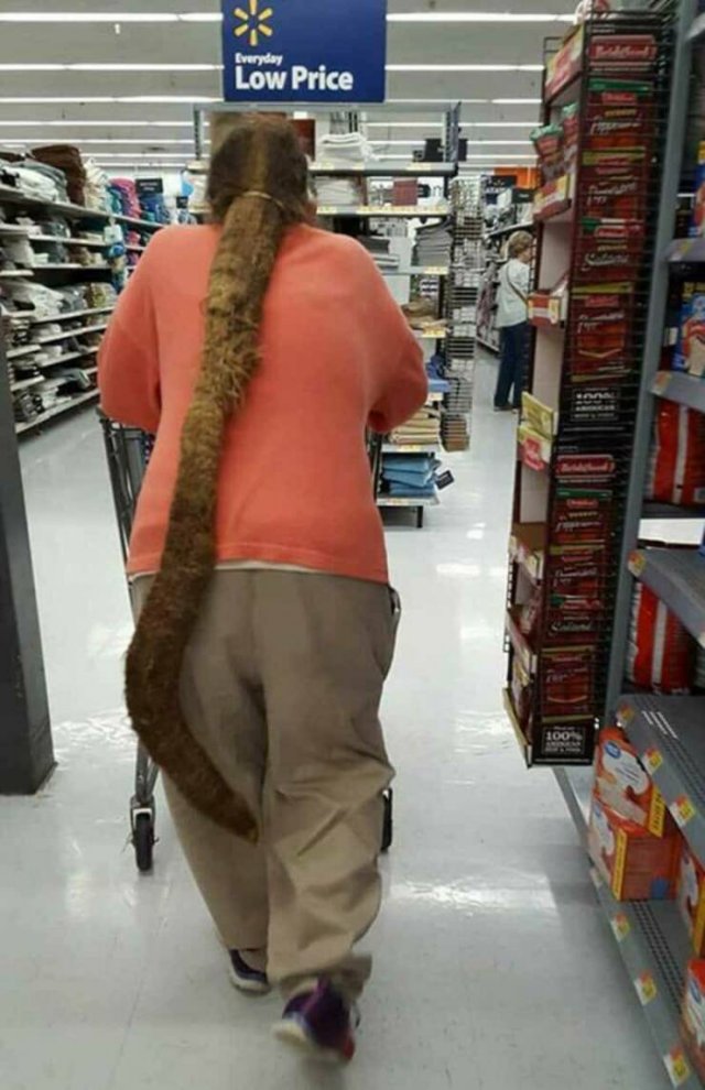 Strange And Funny People In Shops (34 pics)