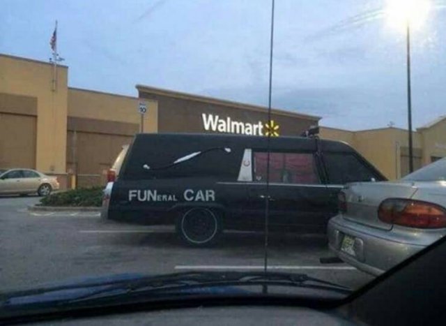 Strange And Funny People In Shops (34 pics)