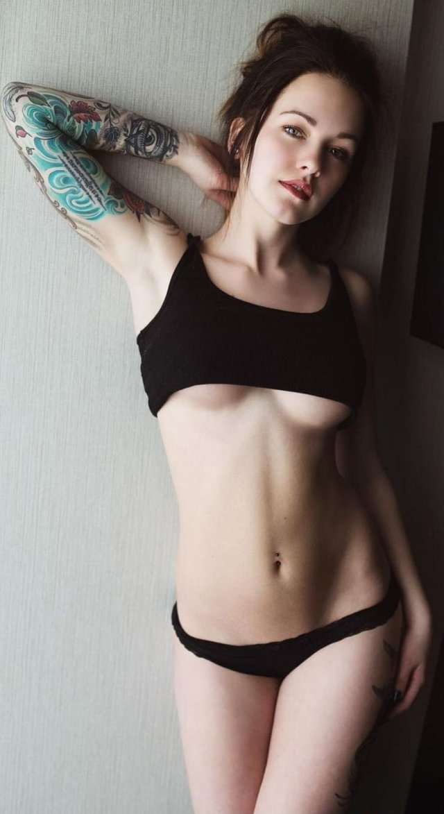 Attractive Girls (34 pics)