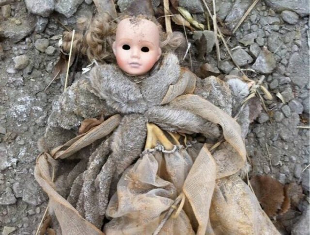 Creepy Finds (19 pics)