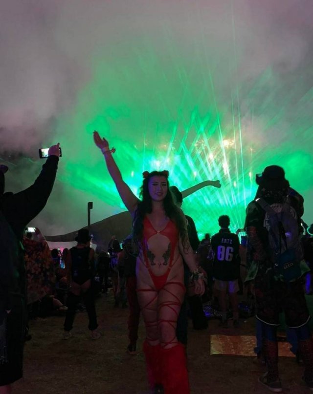 Girls At Music Festivals (38 pics)