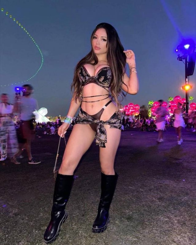 Girls At Music Festivals (38 pics)