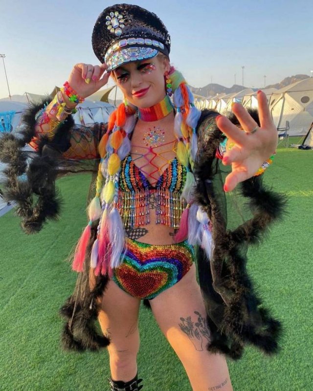 Girls At Music Festivals (38 pics)