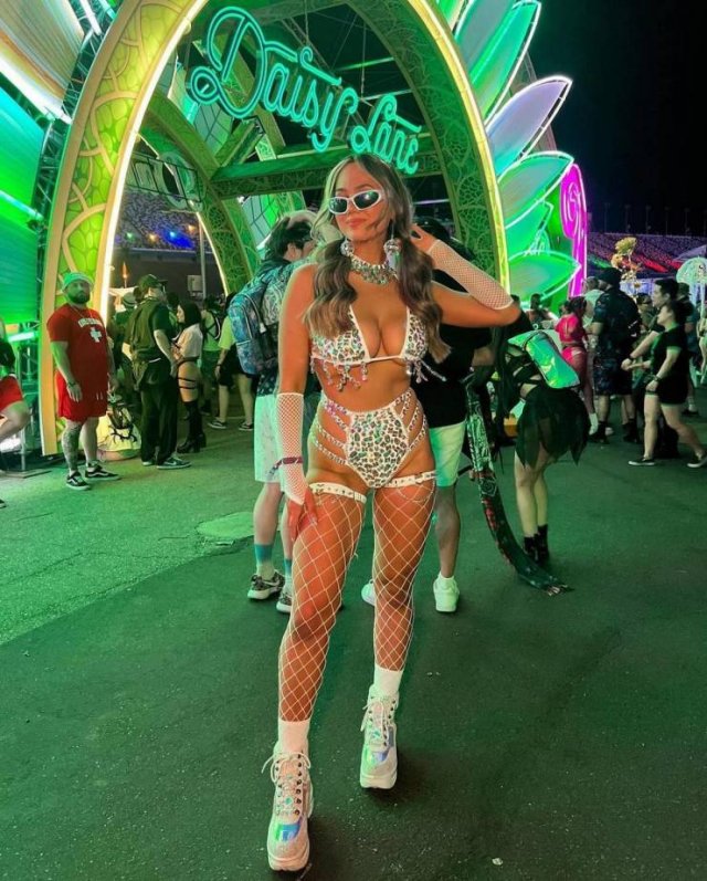 Girls At Music Festivals (38 pics)