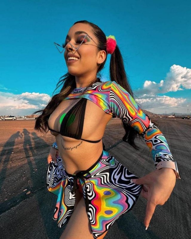 Girls At Music Festivals (38 pics)