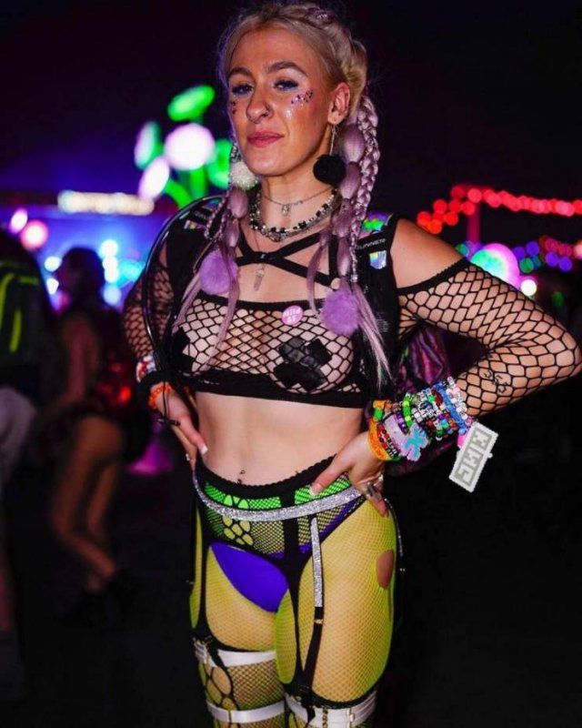 Girls At Music Festivals (38 pics)