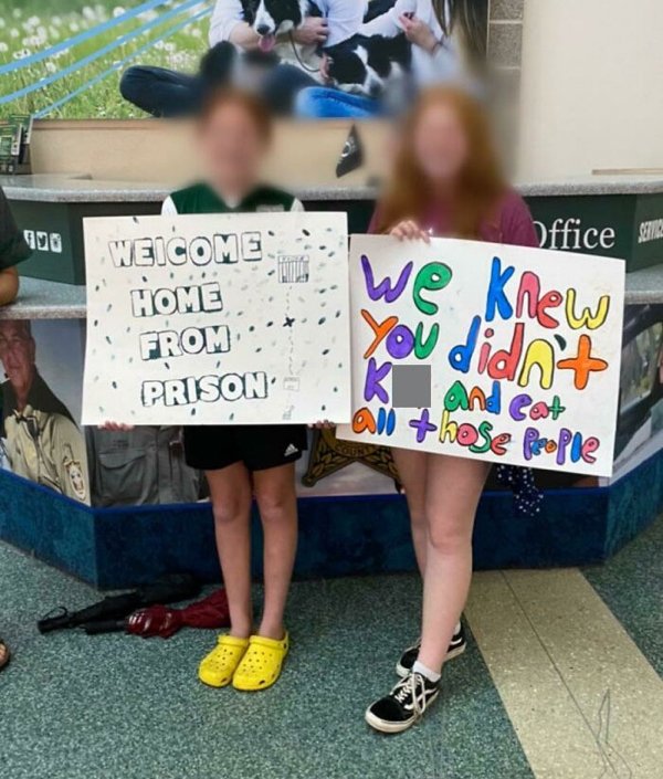 Original Signs At Airports (27 pics)