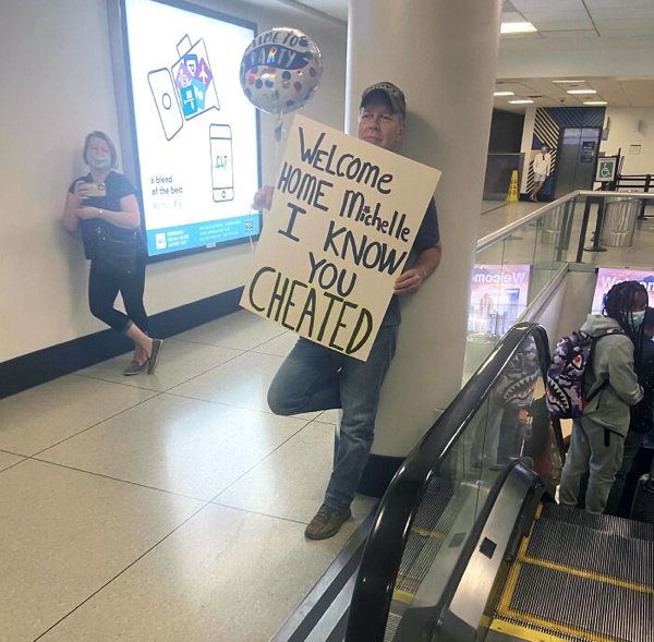Original Signs At Airports (27 pics)