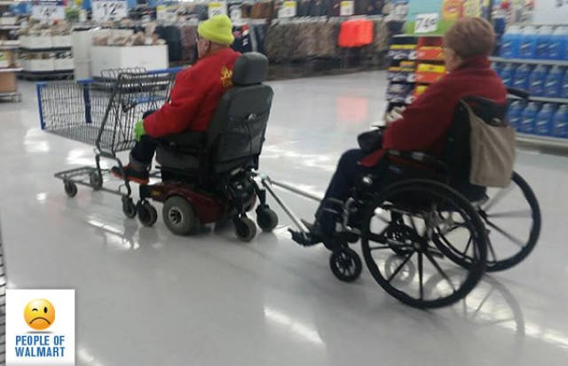 Odd People In Stores (47 pics)