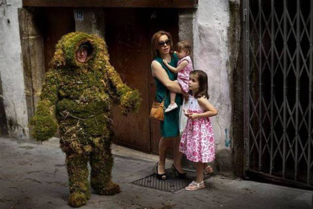 What Is Going On Here? (42 pics)