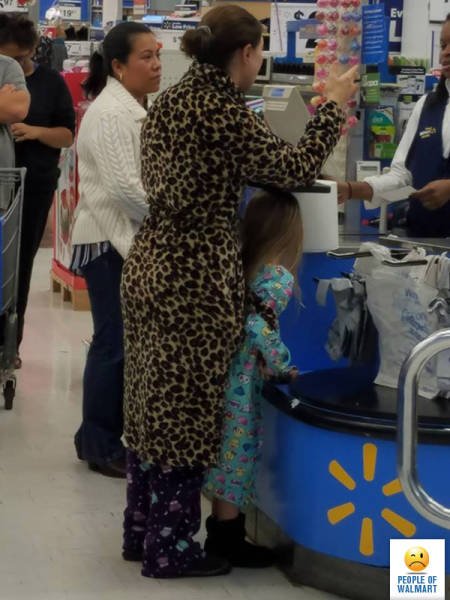 Odd People In Stores (47 pics)