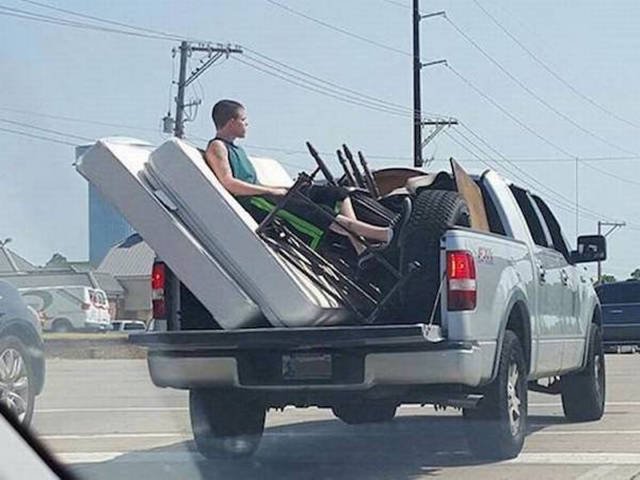 Strange Encounters On The Roads (44 pics)