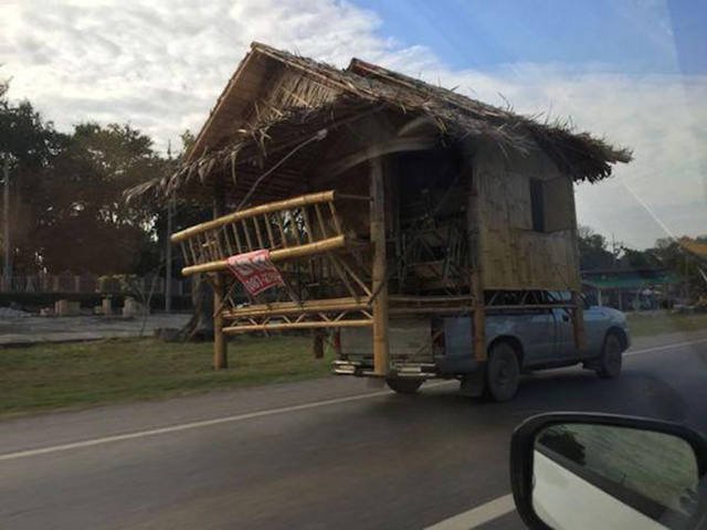 Strange Encounters On The Roads (44 pics)
