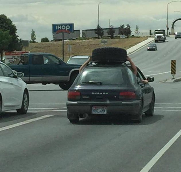 Strange Encounters On The Roads (44 pics)