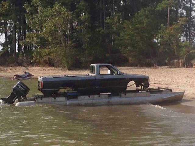 Strange Encounters On The Roads (44 pics)