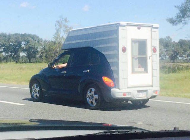 Strange Encounters On The Roads (44 pics)