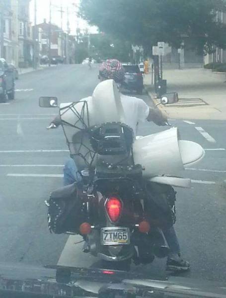 Strange Encounters On The Roads (44 pics)