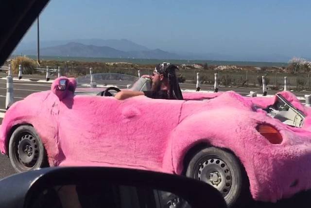 Strange Encounters On The Roads (44 pics)