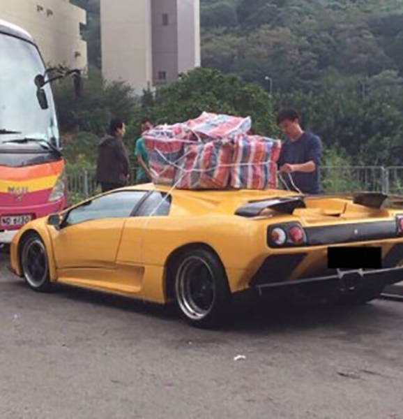 Strange Encounters On The Roads (44 pics)