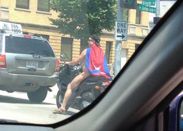 Strange Encounters On The Roads (44 pics)