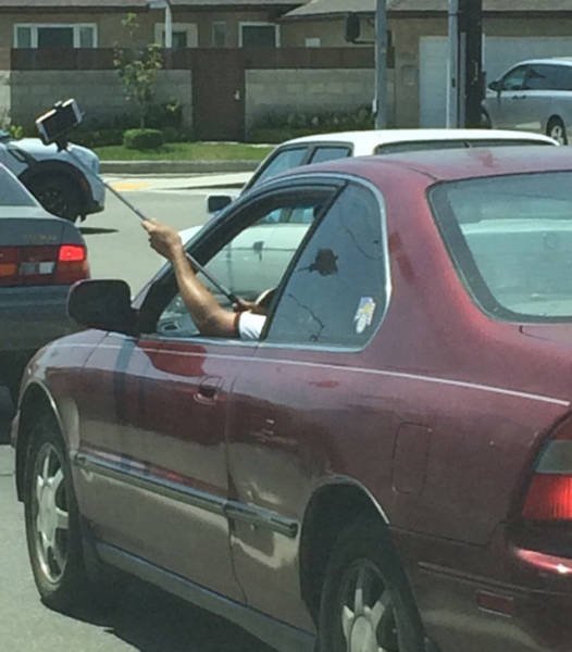 Strange Encounters On The Roads (44 pics)