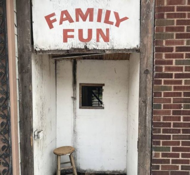 What Is Going On Here? (49 pics)