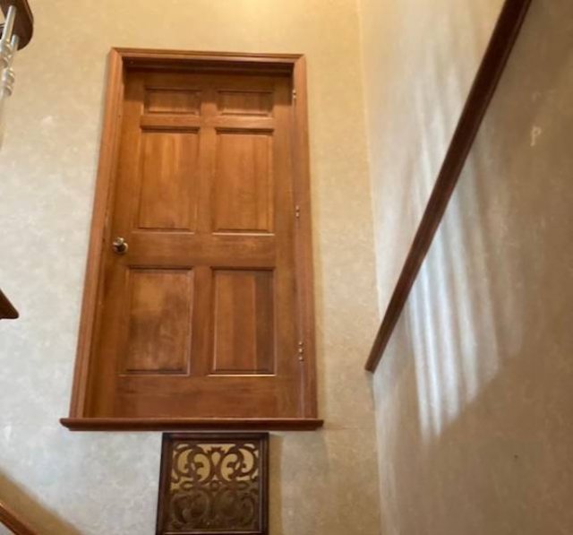 What Is Going On Here? (49 pics)