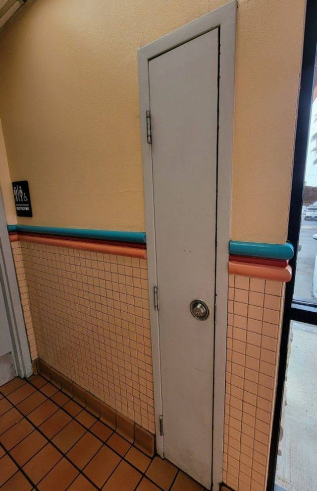 What Is Going On Here? (49 pics)