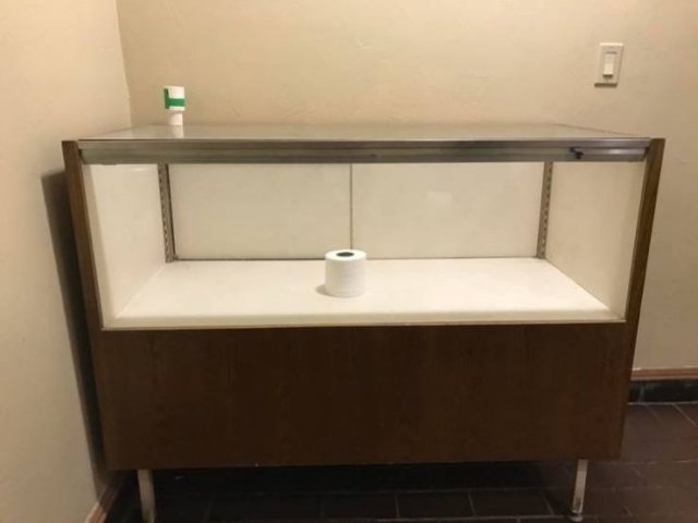 What Is Going On Here? (49 pics)