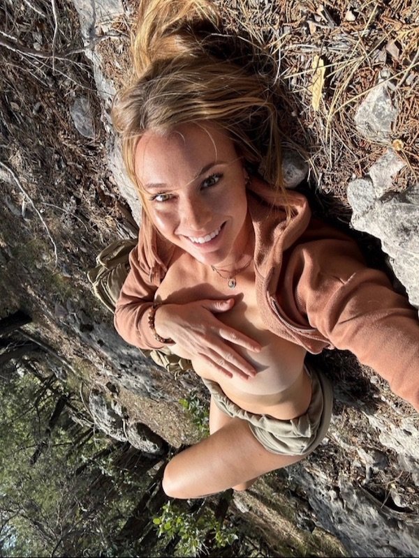 Girls And Nature (41 pics)