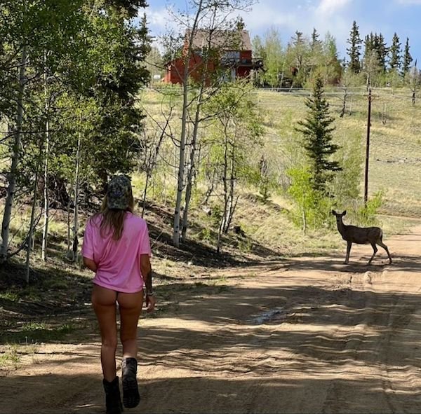 Girls And Nature (41 pics)