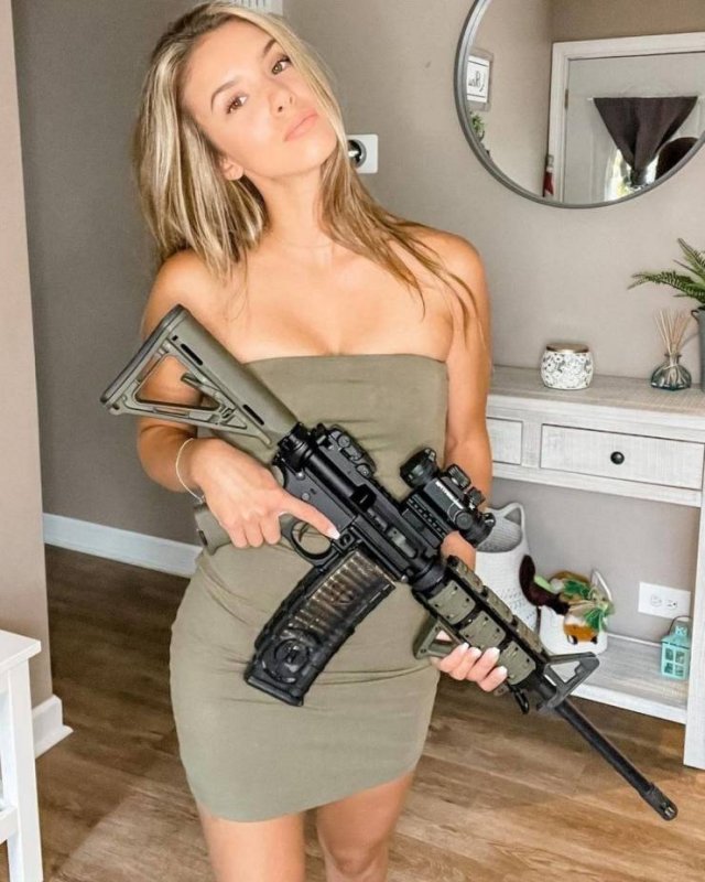 Girls With Guns (55 pics)