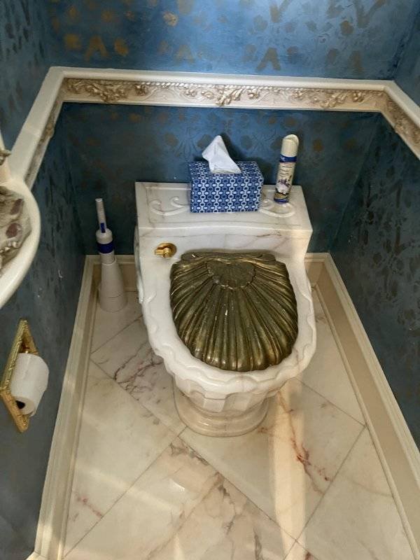 What Is Going On Here? (42 pics)