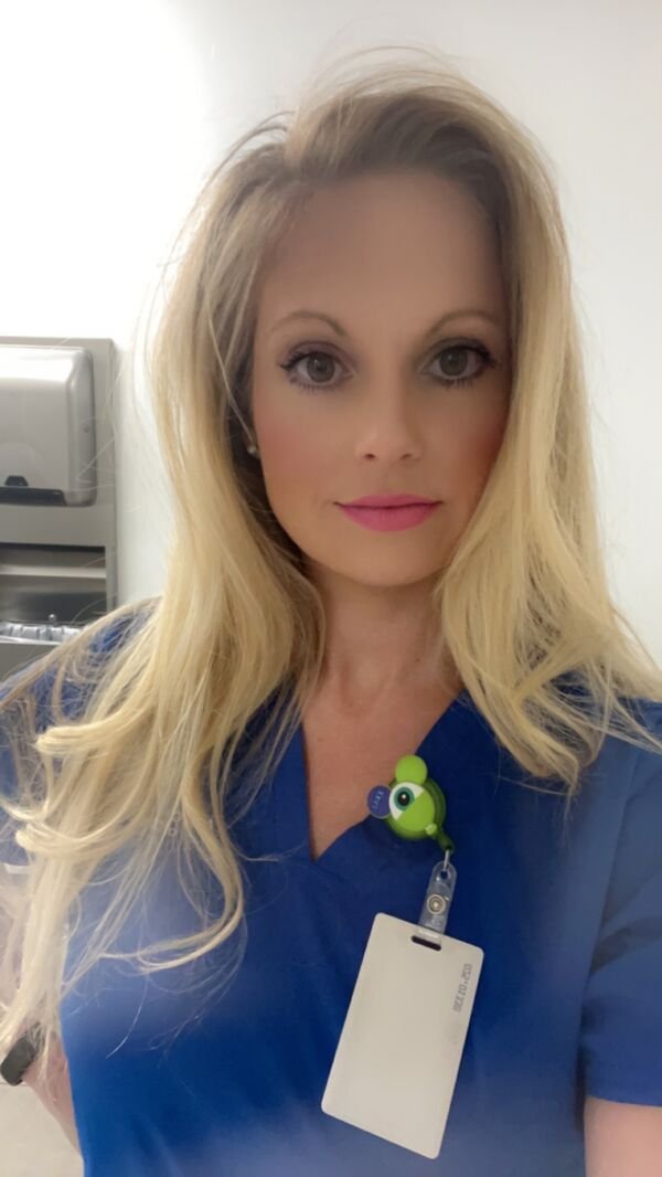 Hot Nurses (23 pics)