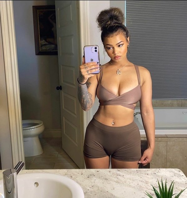 Selfie Girls (30 pics)