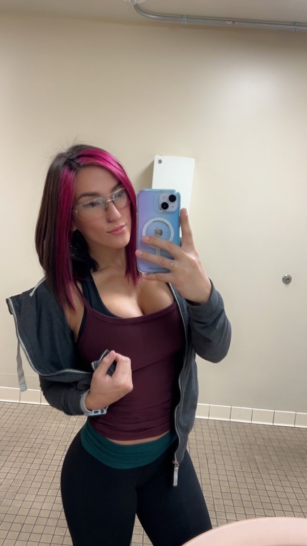 Selfie Girls (30 pics)