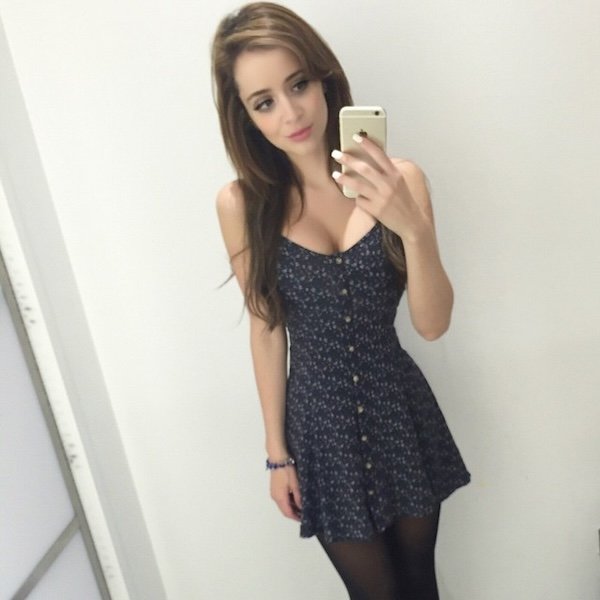 Selfie Girls (30 pics)