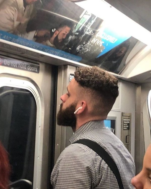 Unexpected Coincidences In Public Transport (29 pics)