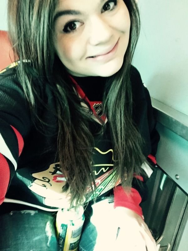 Girls In Hockey Sweaters (35 pics)