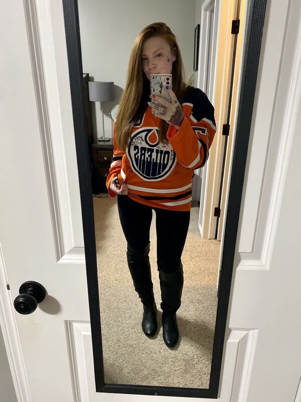 Girls In Hockey Sweaters (35 pics)