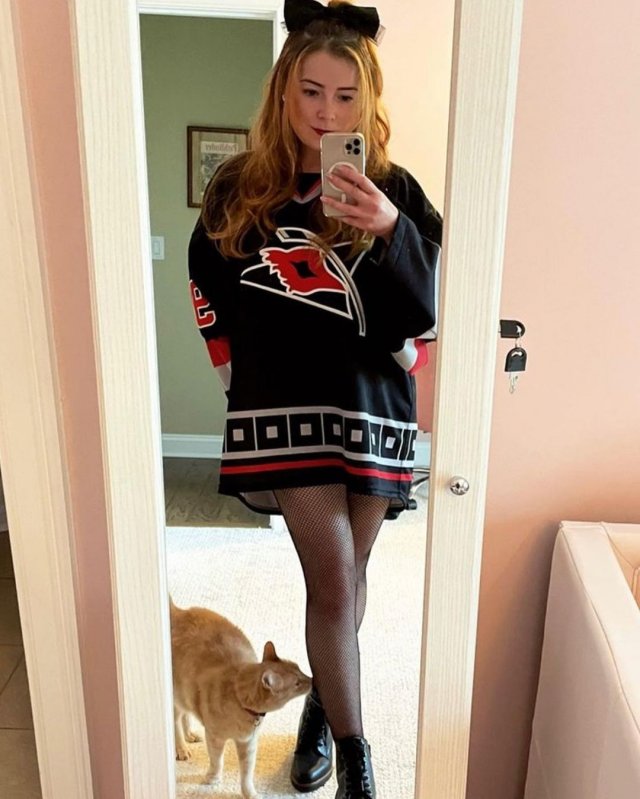 Girls In Hockey Sweaters (35 pics)