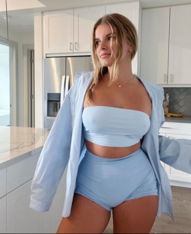 Girls With Tan Lines (34 pics)