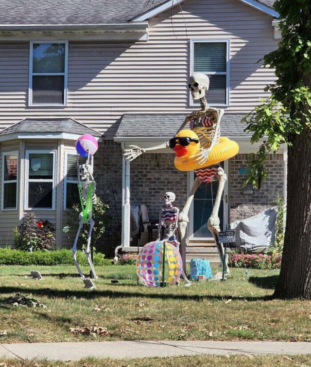 Weird And Funny Neighbors (22 pics)