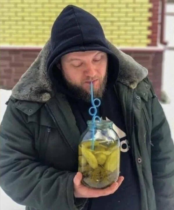 What Is Going On Here? (25 pics)