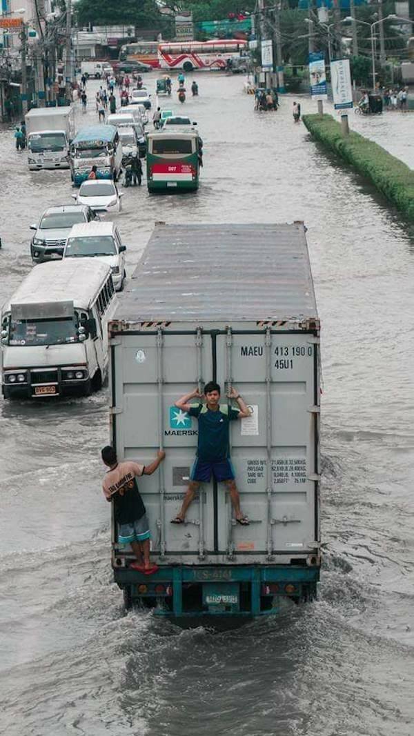 What Is Going On Here? (25 pics)
