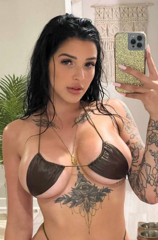 Wet Girls (39 pics)