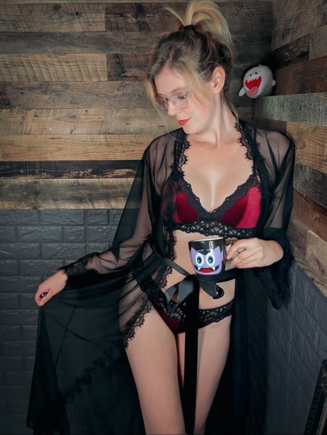 Girls With Cups (30 pics)