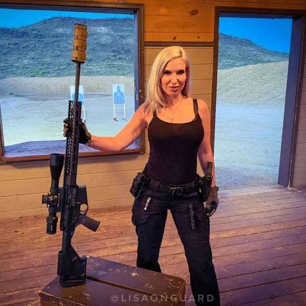 Girls With Guns (58 pics)