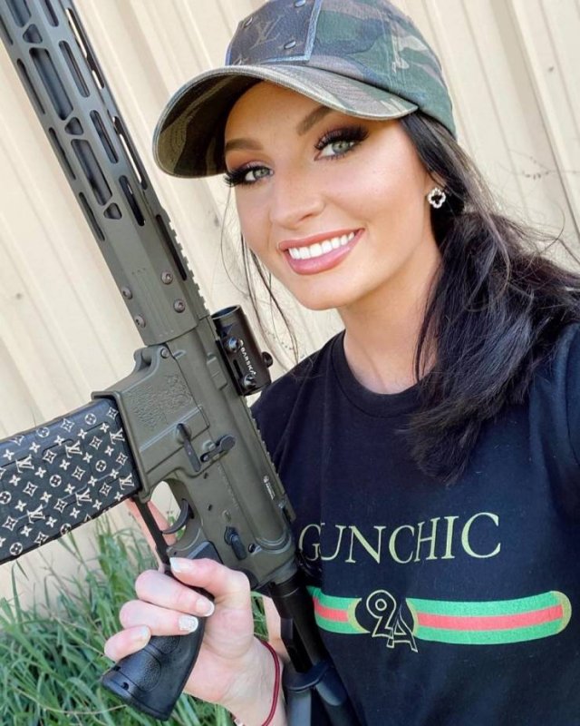 Girls With Guns (58 pics)