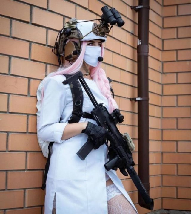 Girls With Guns (58 pics)